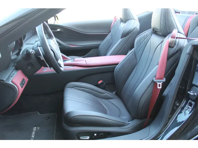 Lexus LC Convertible 500 Hokkaido Edition 2023 Benzine 5