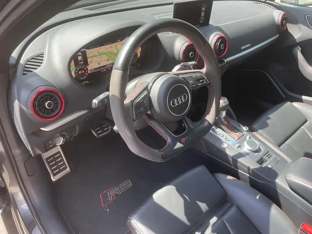 Audi RS3 A3 Limousine 2.5 TFSI quattro 2017 Benzine 12