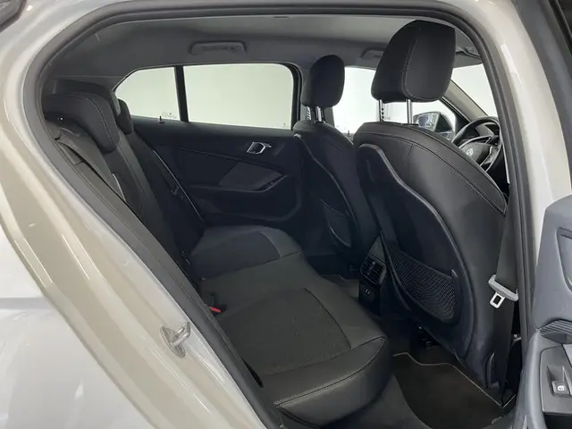 BMW 1 Serie 118i Sport Line 2021 Benzine 14