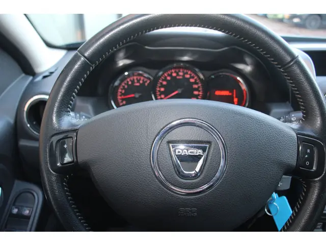 Dacia Duster 1.2 TCe 4x2 Lauréate 2015 Benzine 14