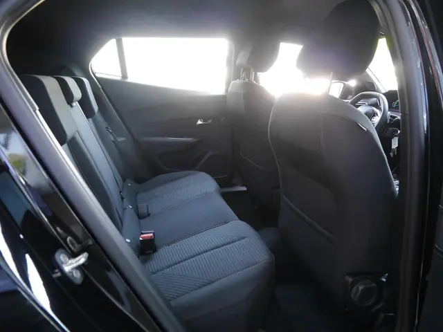 Peugeot 2008 1.2 Hybrid 145PK Style 2025 Hybride Benzine 13