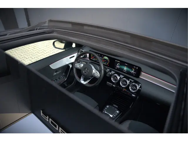 Mercedes-Benz A-Klasse AMG 35 4MATIC 2022 Benzine 31