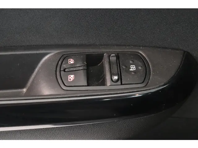 Opel Corsa 1.4 Favourite 2018 Benzine 20