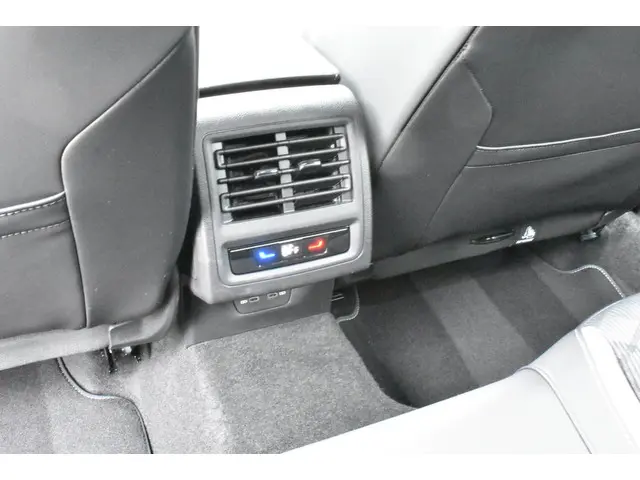 Volkswagen Golf 1.5 TSI R-Line 2023 Benzine 14