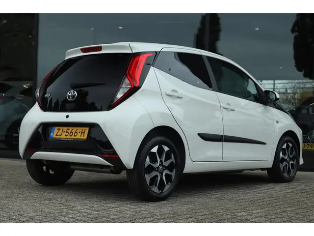 Toyota Aygo 1.0 VVT-I X-CITE 2019 Benzine 2