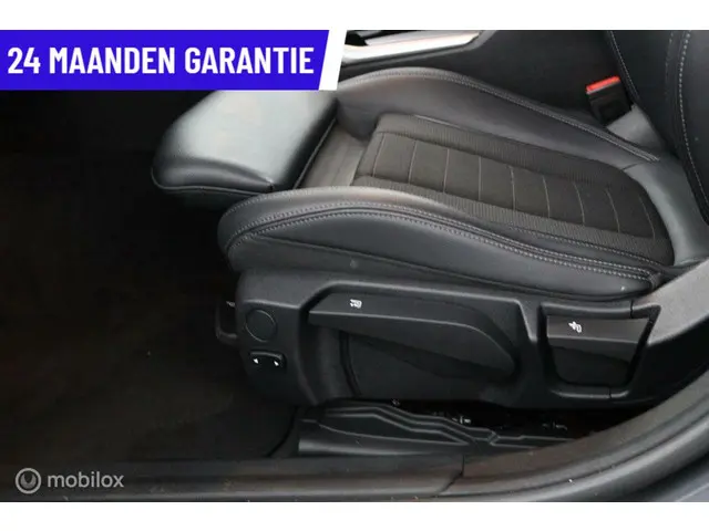 BMW 3 Serie Touring 320i High Executive 2020 Benzine 18