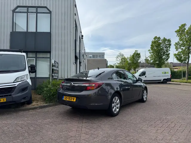 Opel Insignia 1.4 T EcoFLEX Business+ 2015 Benzine 4