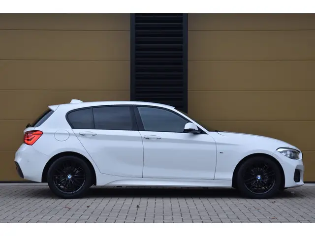 BMW 1 Serie 118i Executive 2018 Benzine 4