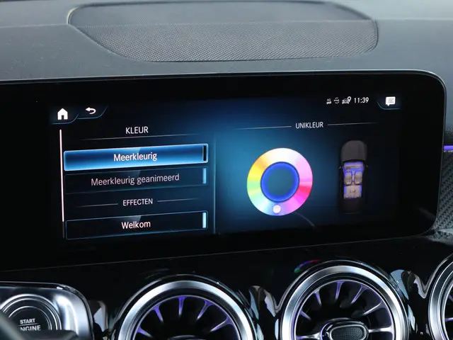 Mercedes-Benz GLB 200 AMG line 2021 Benzine 25