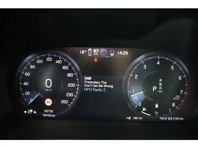 Volvo XC40 2.0 B4 Momentum Business 2022 Benzine 4