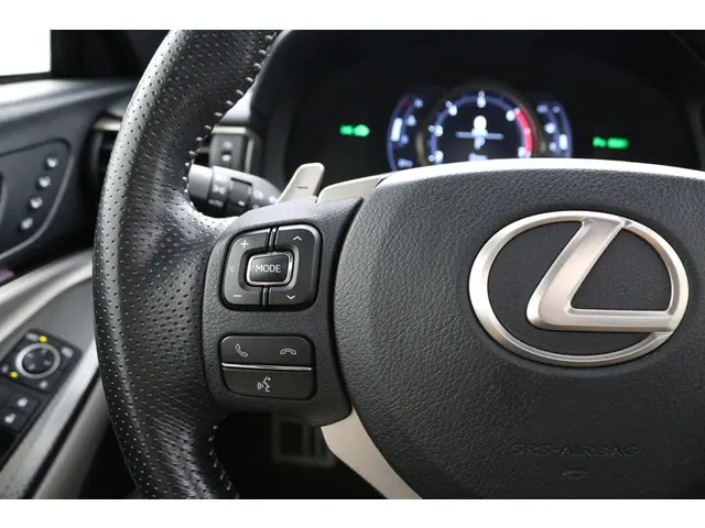 Lexus RC 300h F SPORT Line 2018 Hybride Benzine 19