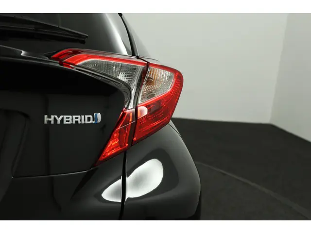 Toyota C-HR 1.8 Hybrid Executive 2017 Hybride Benzine 37