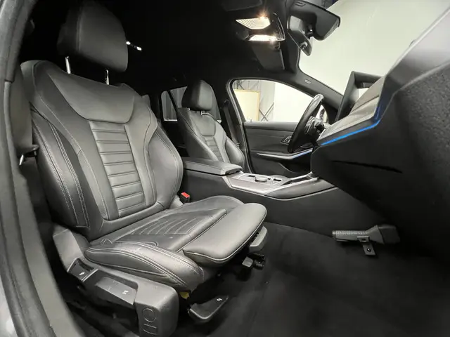 BMW 3 Serie Touring 318i 2023 Benzine 38