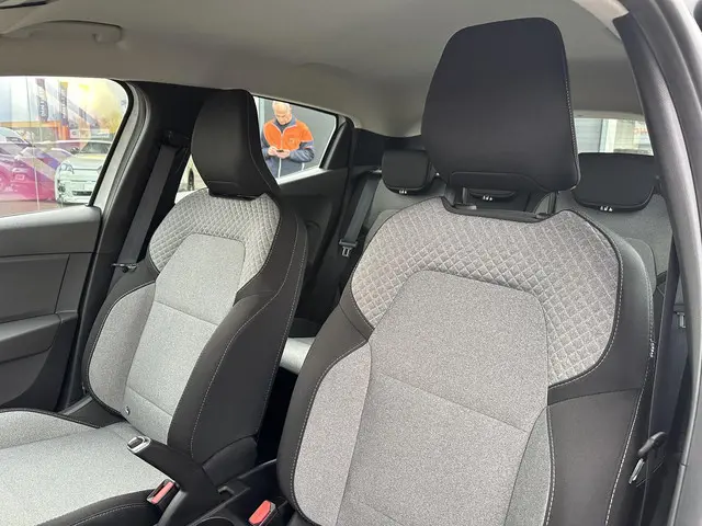 Renault Clio TCe 90 Evolution 2024 Benzine 11