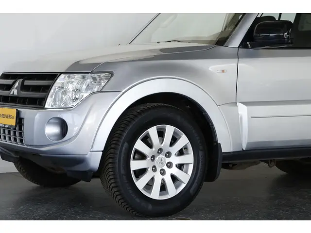 Mitsubishi Pajero 3.2 DI-D Instyle 4WD 2014 Diesel 22