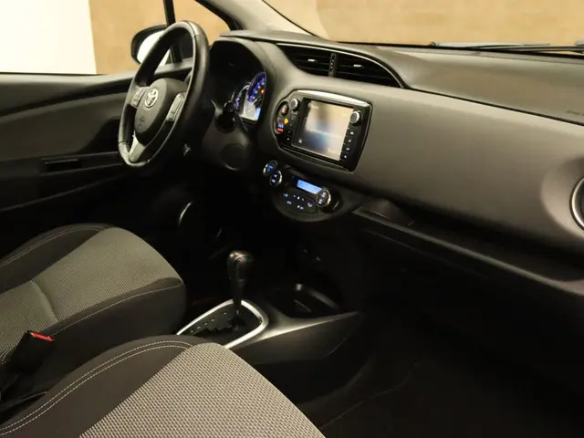 Toyota Yaris 1.5 Hybrid Aspiration 2015 Hybride Benzine 16