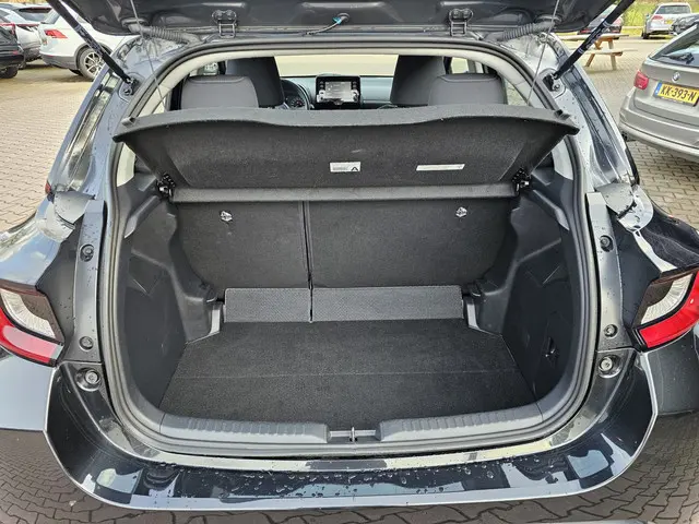 Toyota Yaris 1.5 Hybrid Active 2021 Hybride Benzine 24