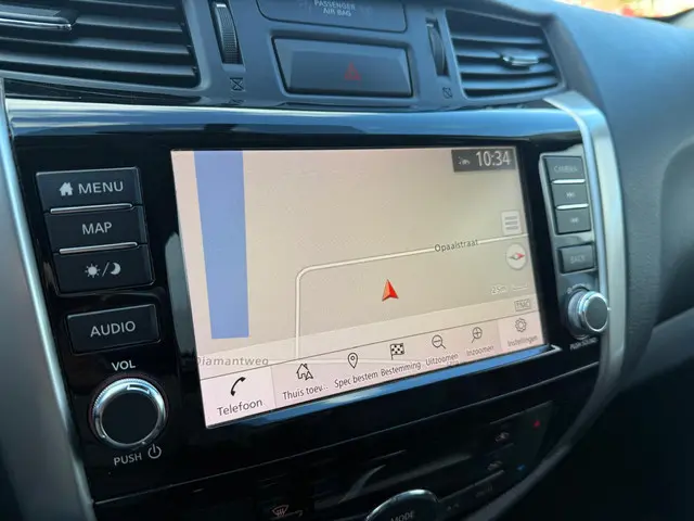 Nissan Navara 2.3 dCi N-Connecta King Cab 2019 Diesel 11