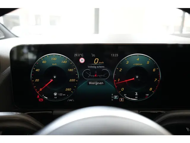 Mercedes-Benz B-Klasse 200 AMG 2019 Benzine 18