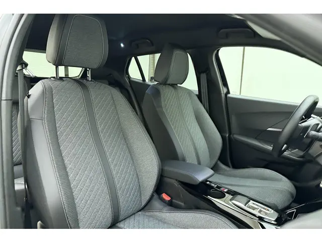 Peugeot 2008 1.2 Hybrid Allure 2025 Hybride Benzine 10