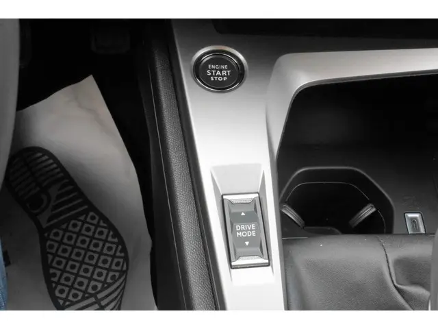 Peugeot 308 SW 1.2 PureTech EERSTE EIGENAAR 2022 Benzine 8