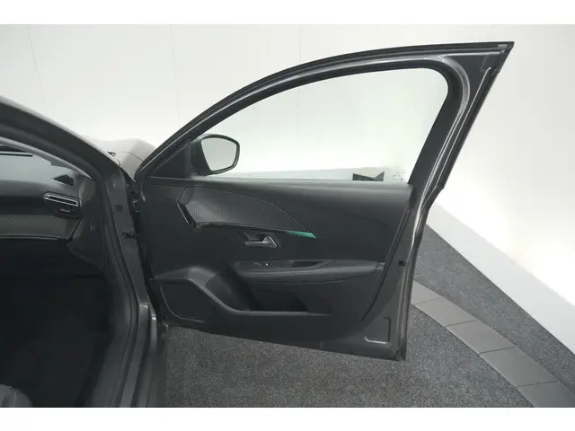 Peugeot 208 PureTech 100 EAT8 Allure 2020 Benzine 65