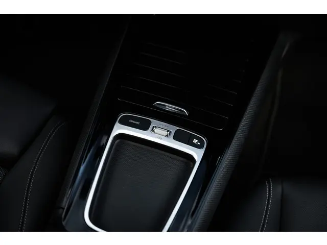 Mercedes-Benz GLA 180 Business Line 2023 Benzine 17