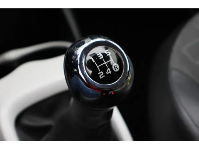 Toyota Aygo 1.0 VVT-i x-wave Cabrio 2015 Benzine 40