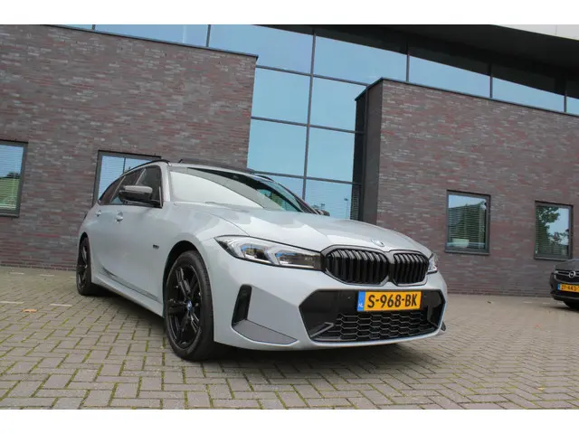 BMW 3 Serie Touring 320e 2023 Hybride Benzine 5