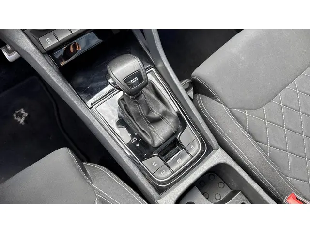 Škoda Karoq 1.5 TSI ACT Sportline Business 2020 Benzine 17