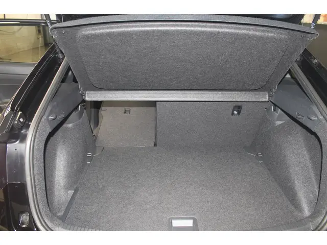 Volkswagen Taigo 1.5 TSI R-Line Business 2024 Benzine 31