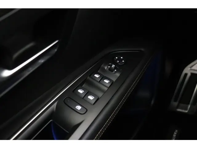 Peugeot 3008 1.6 e-THP GT Line 2018 Benzine 23