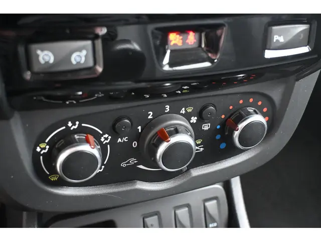 Dacia Duster TCe 130 4x2 Blackshadow 2017 Benzine 18