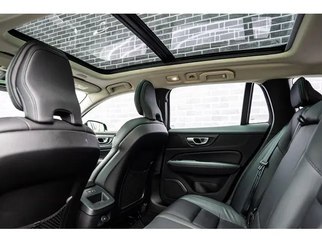 Volvo V60 2.0 B3 Plus Dark 2023 Benzine 31