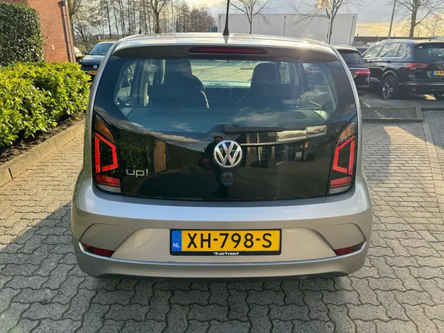 Volkswagen up! 1.0 BMT move up! 2019 Benzine 11
