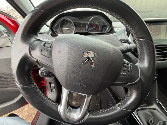 Peugeot 2008 1.2 PureTech Allure 2019 Benzine 11