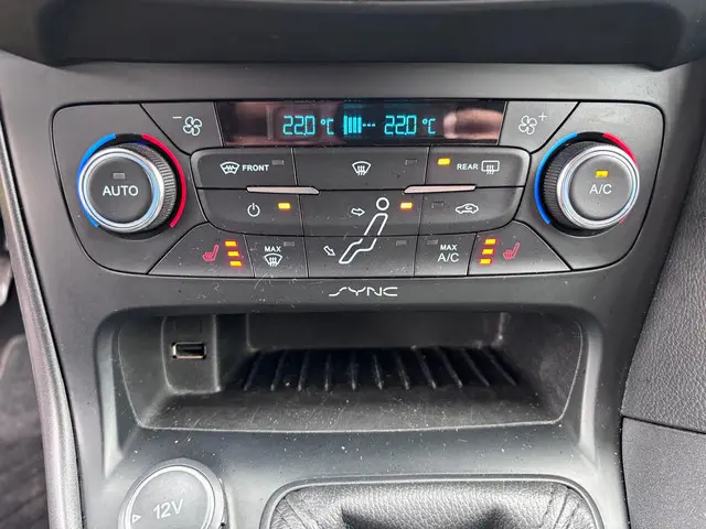 Ford Focus Wagon 1.0 EcoBoost Titanium 2015 Benzine 30