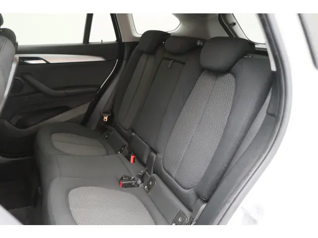 BMW X1 sDrive18i Executive Automaat 2020 Benzine 12
