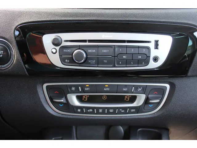 Renault Scénic 1.2 TCe Bose//Navi//Trekhaak!! 2013 Benzine 16