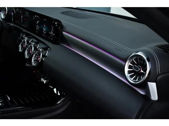 Mercedes-Benz A-Klasse 250 e AMG 2021 Hybride Benzine 60