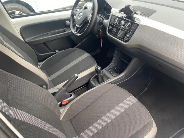 Volkswagen up! 1.0 BMT high up! 2019 Benzine 9