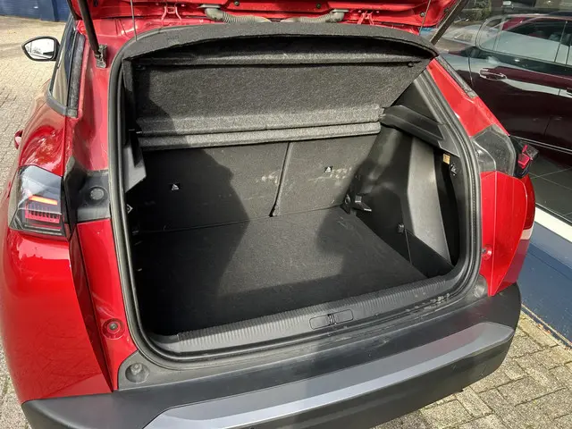 Peugeot 2008 1.2 Turbo 100PK Allure 2024 Benzine 19