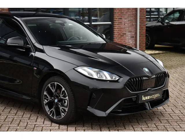 BMW 1 Serie 120 M-Sport 2024 Benzine 53