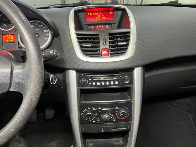 Peugeot 207 1.4 VTi Access 2012 Benzine 10