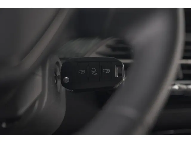 Peugeot 208 PureTech 100 Allure 2025 Benzine 15