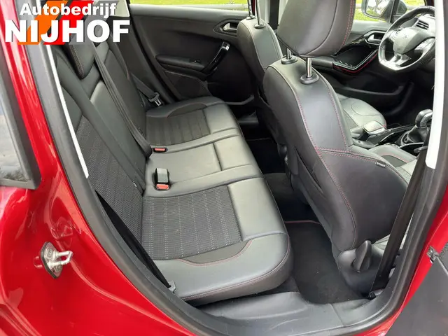 Peugeot 2008 1.2 PureTech GT-line 2018 Benzine 27