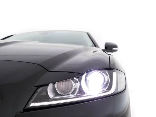 Jaguar XF 2.0 Portfolio 2017 Benzine 27