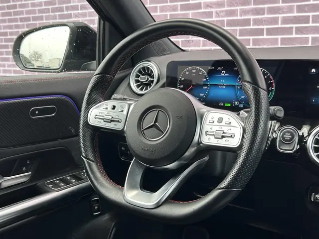 Mercedes-Benz GLA 250 e AMG Line 2022 Hybride Benzine 21