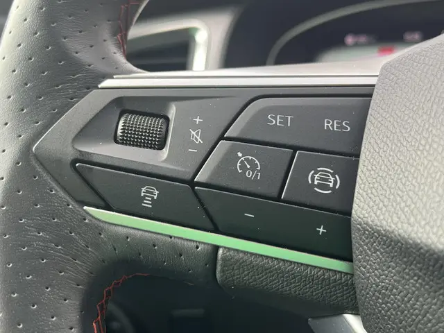 SEAT Ateca 1.5 TSi DSG FR Business Intense 2022 Benzine 26