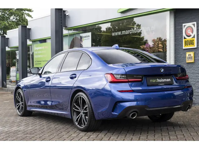 BMW 3 Serie 320i High Executive 2020 Benzine 27